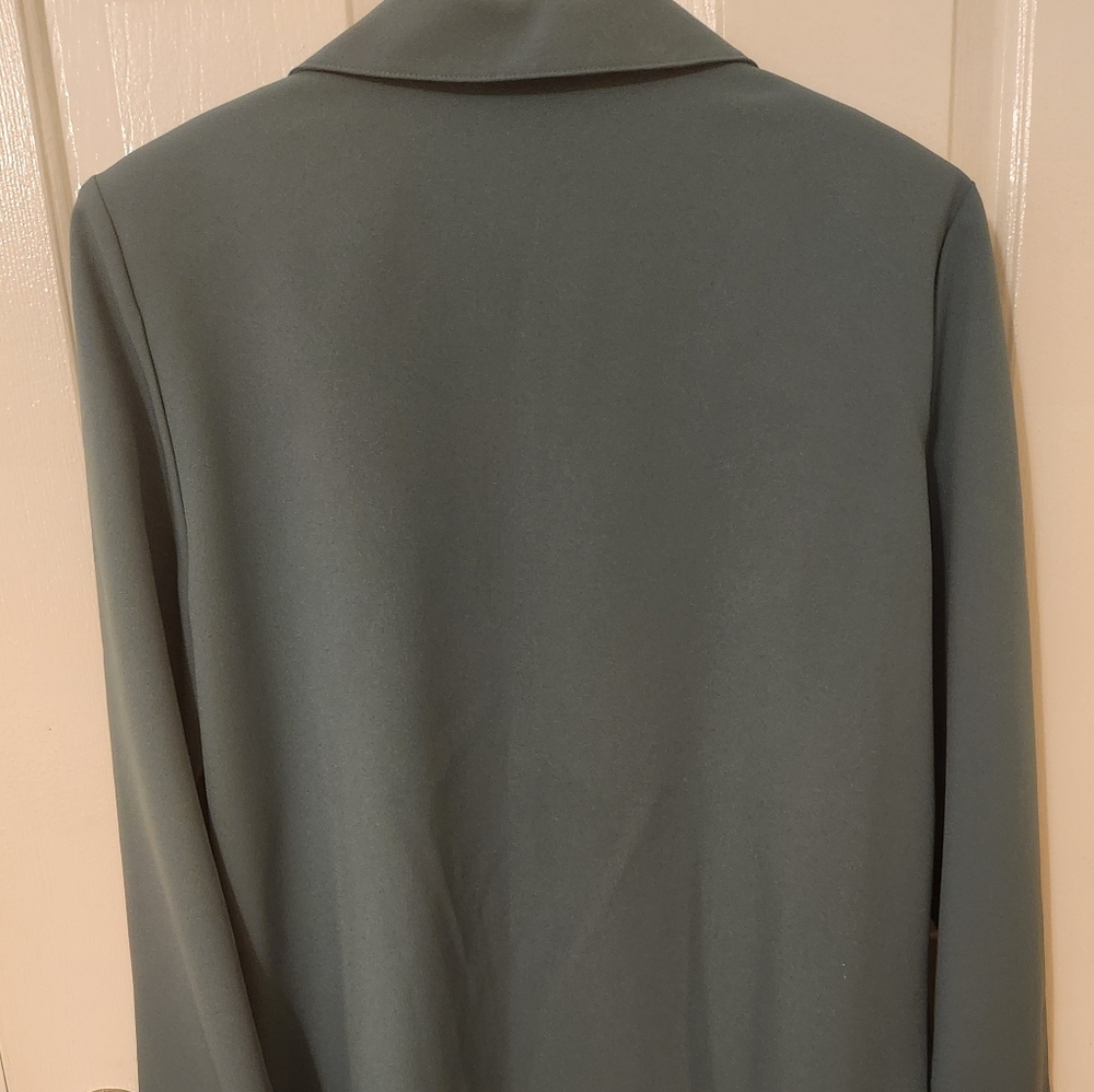 Chic Women's Mint Green Blazer. - Picture 6 of 6